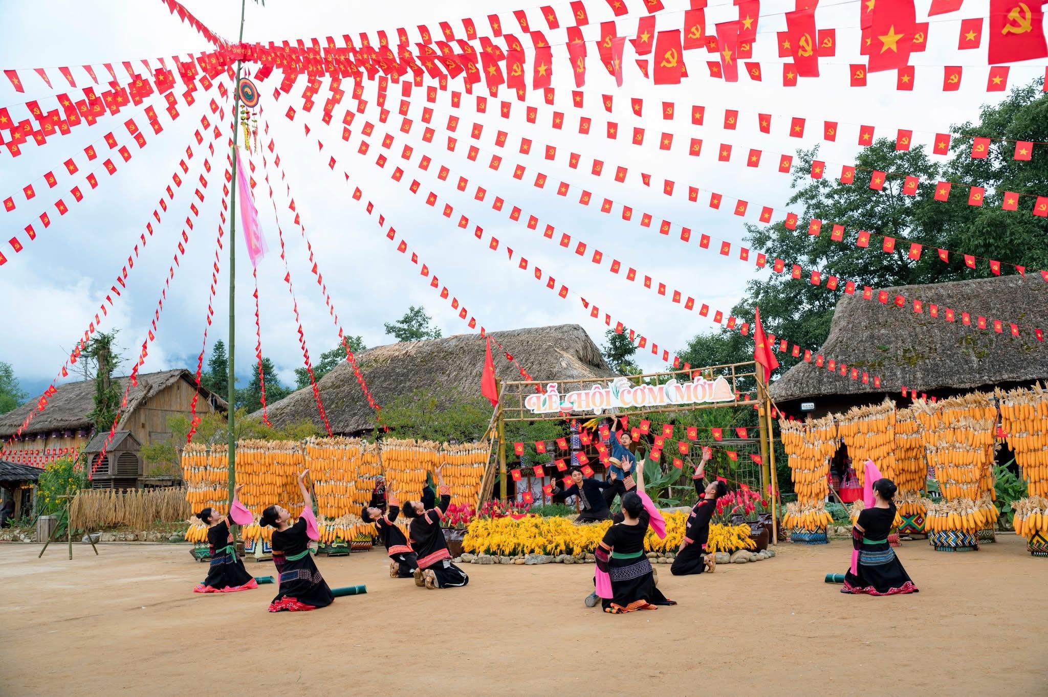 Fansipan Sapa rực rỡ cờ hoa tự hào ngày Quốc Khánh 2/9