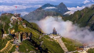 Fansipan bước vào mùa đẹp nhất trong năm – mùa mây chạm tay.